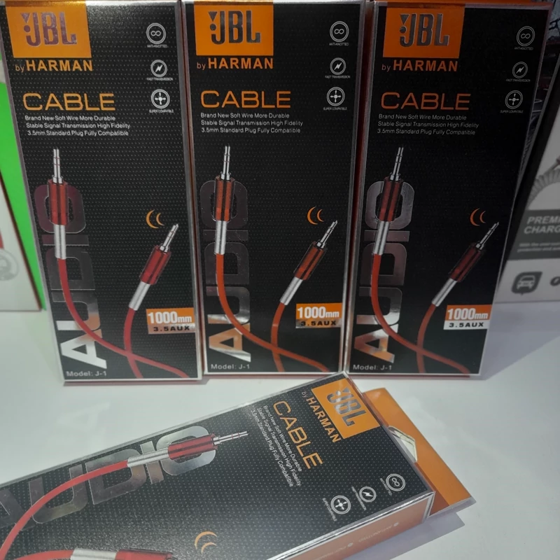 کابل AUX برند JBL مدل J-1 به طول 1متر با کیفیت و قیمت مناسب رنگ سفید